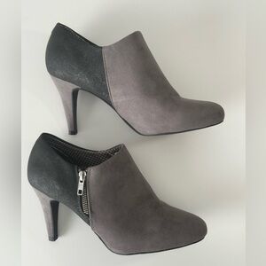 Comfortable Stylish Dexflex Comfort Bootie Heels Size 9 Grey